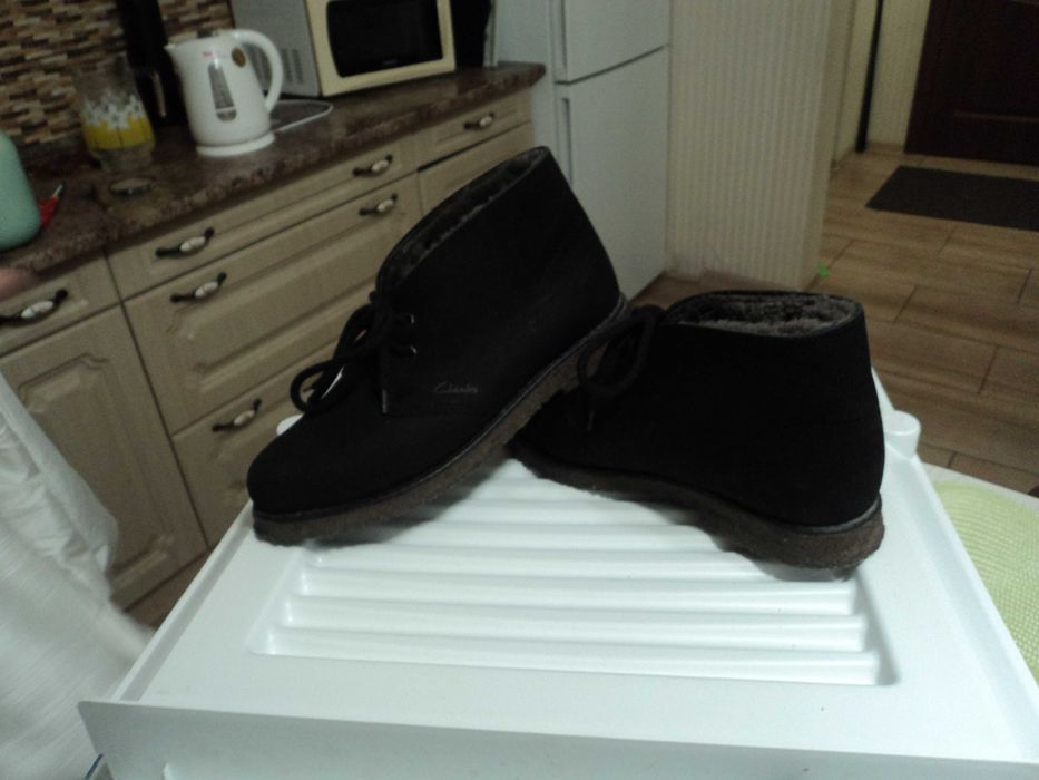 Ботинки чоловічі чорні з нубука на натуральному хутрі від Clarks