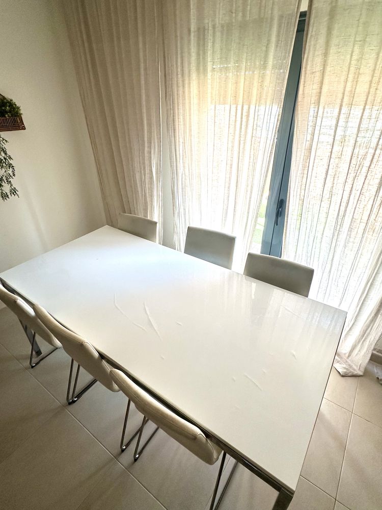 Mesa de jantar (1,5 m) + 6 cadeiras