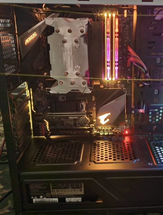 Продам ігровий комплект Intel Core i7 8700k+Aorus Z390+16gb ddr4