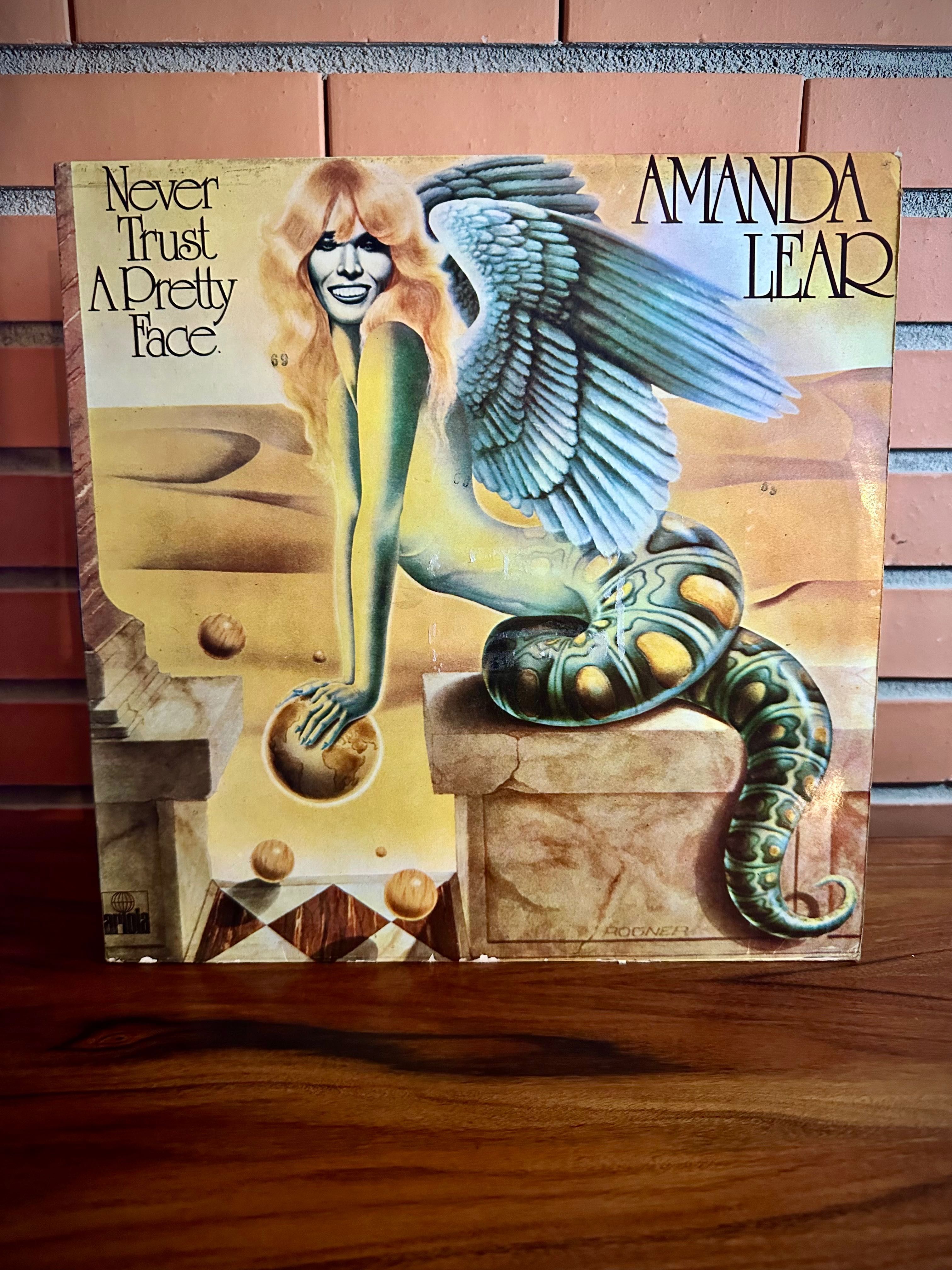 Disco vinil Amanda Lear - Never Trust a Pretty Face