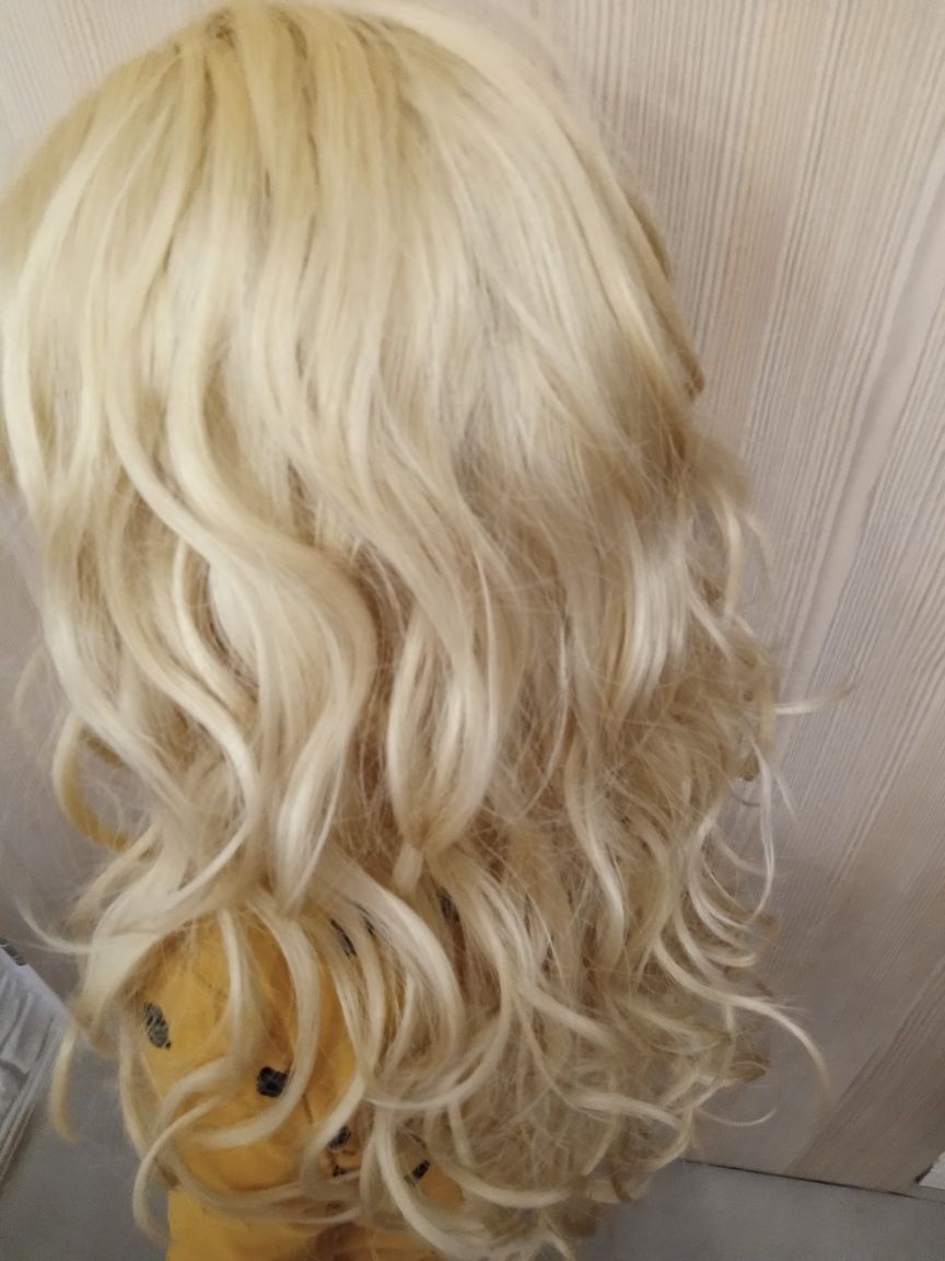 Peruka włos syntetyczny blond długie z grzywka