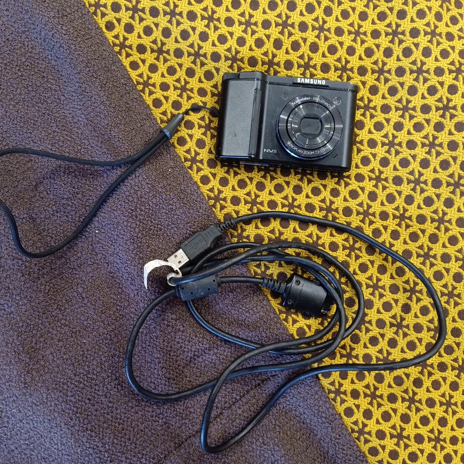Продам фотоапарат Samsung nv8
