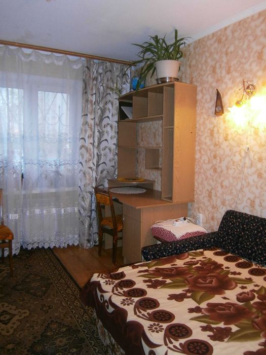 метро  Позняки.Комната  для 1 девушки ул.Ахматовой 23