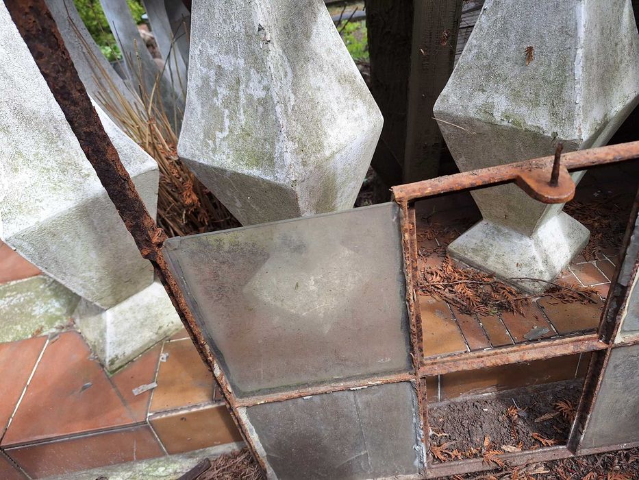 stare okno żeliwne góra uchylna