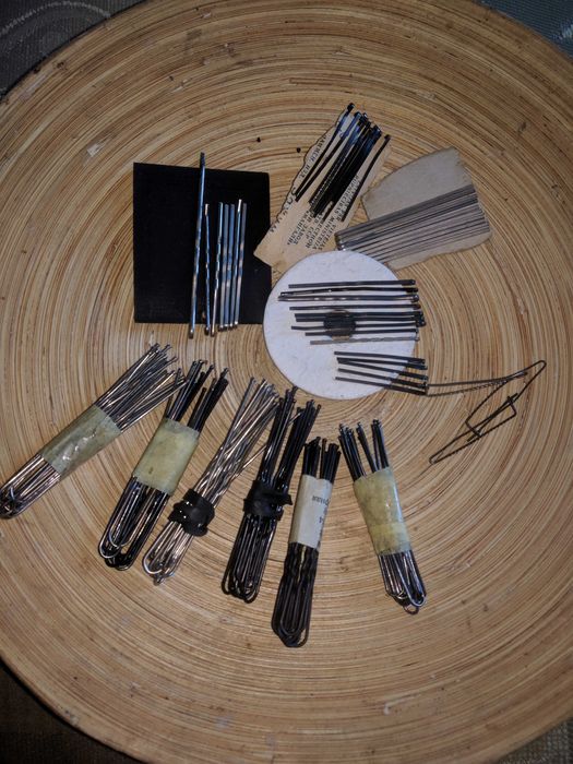 Шпильки ,невидимки,резинки,заколки для волос