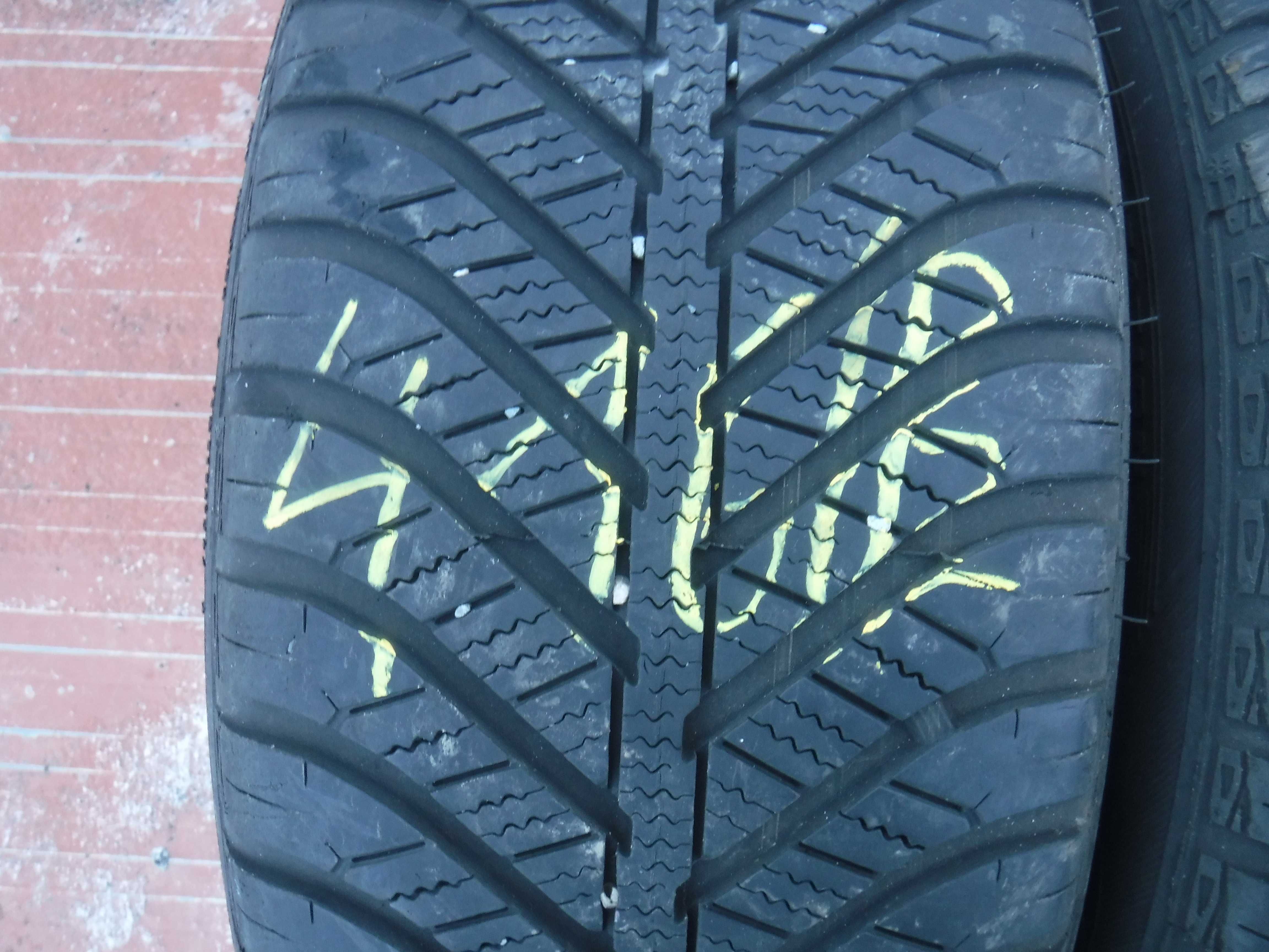 2xOpony całoroczne 215/60/R16 Goodyear Vector 4Season 6,5mm