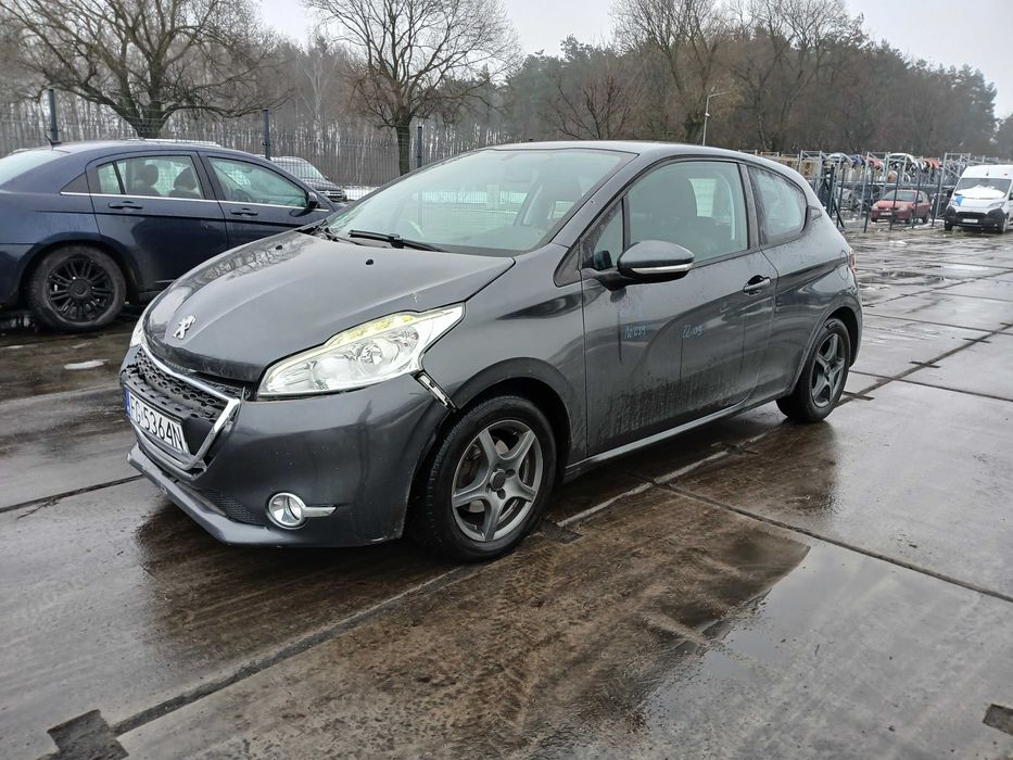Peugeot 208 1,2 benzyna