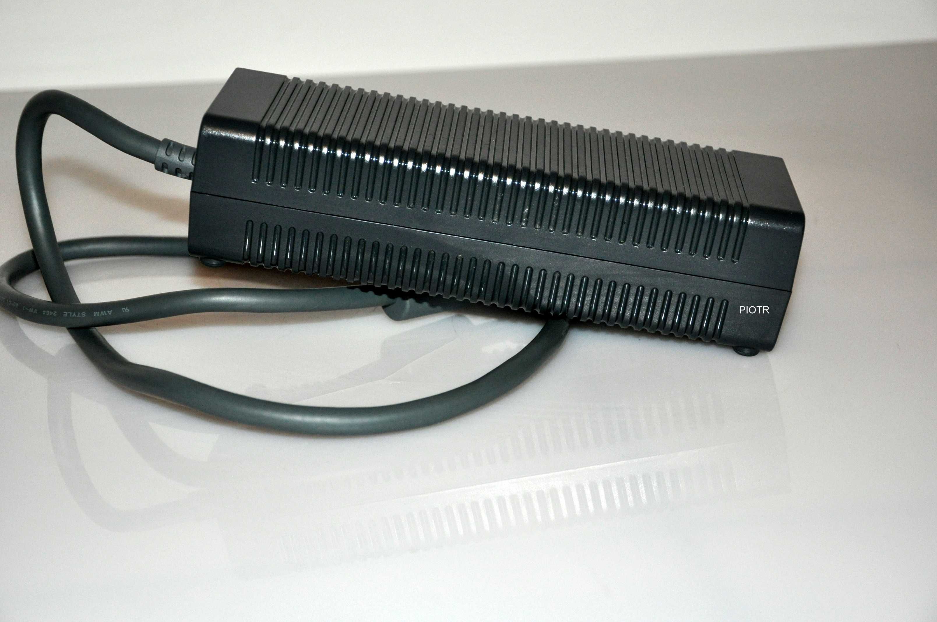 Oryginalny zasilacz do konsoli Xbox 360
