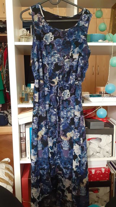 Sukienka niebieska w kwiaty 38