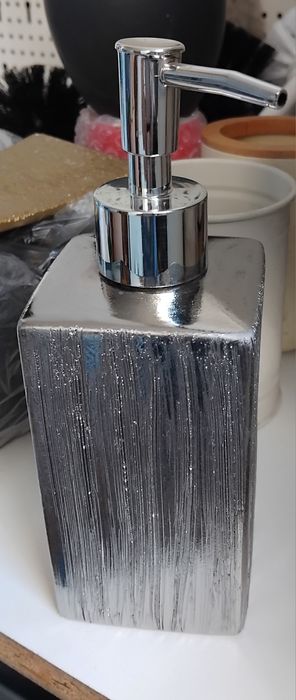 Wyprzedaż nowy dozownik do mydła srebrny