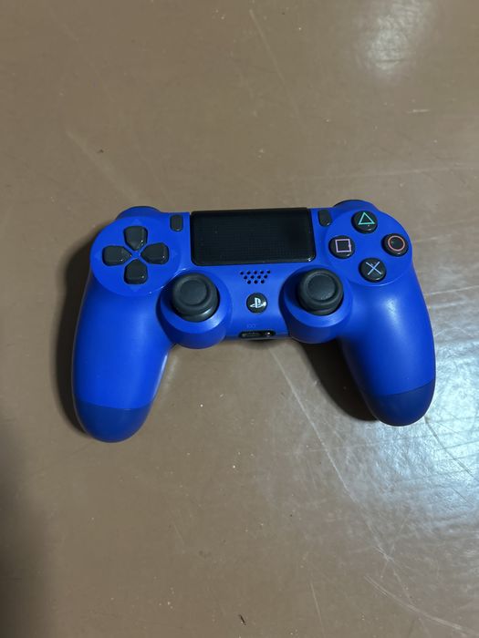 Джостик на PS4 в хорошем состоянии