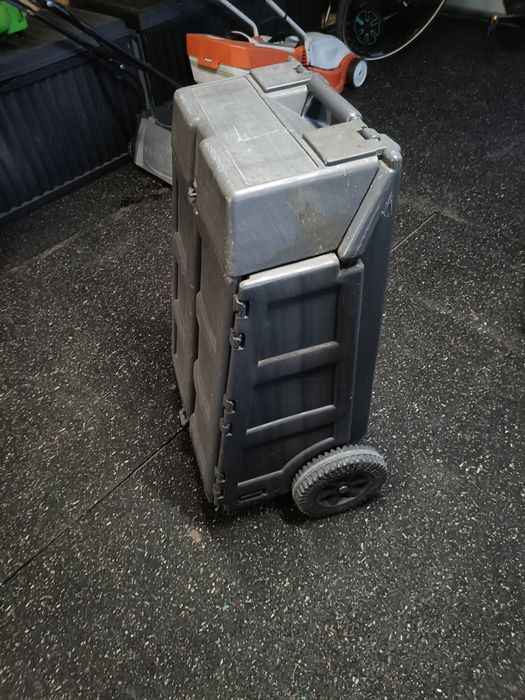 Wózek warsztatowy na kółkach