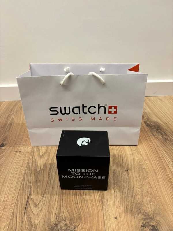 MoonSwatch Mission to the MoonPhase (Black) Snoopy - SO33B700