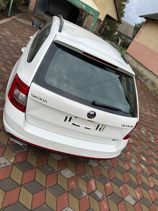 Ляда Кришка багажника Skoda Octavia A7 VRS Біла LF-9E 9P9P Рідна Фарба