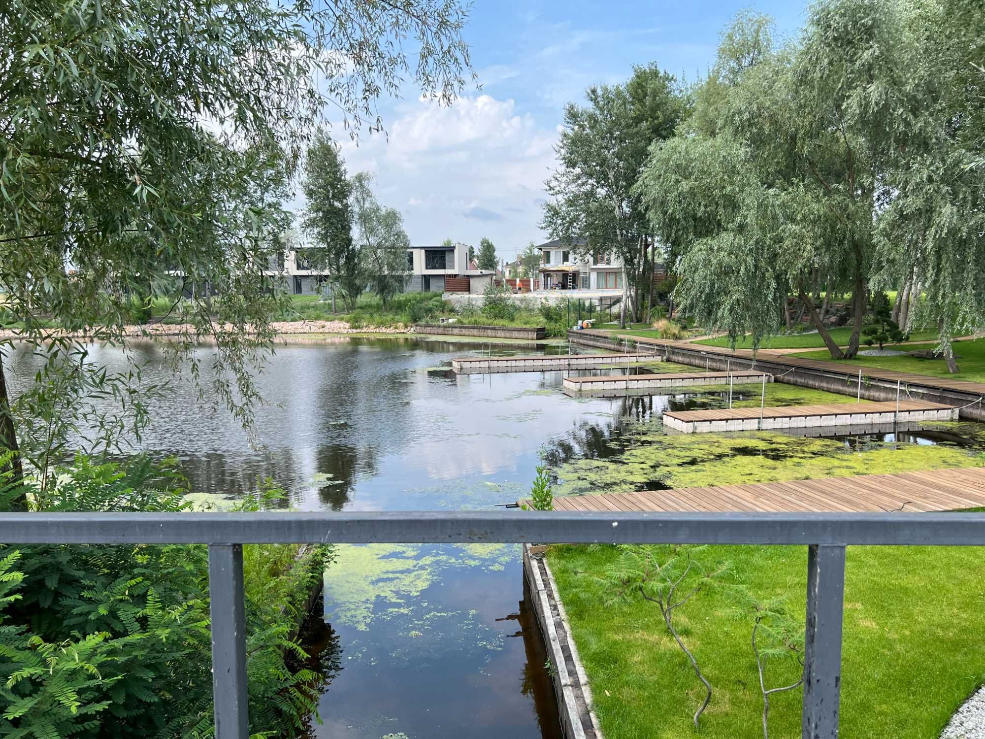 Вишенки  (Осокорки)  12 соток 100м р.Днепр.