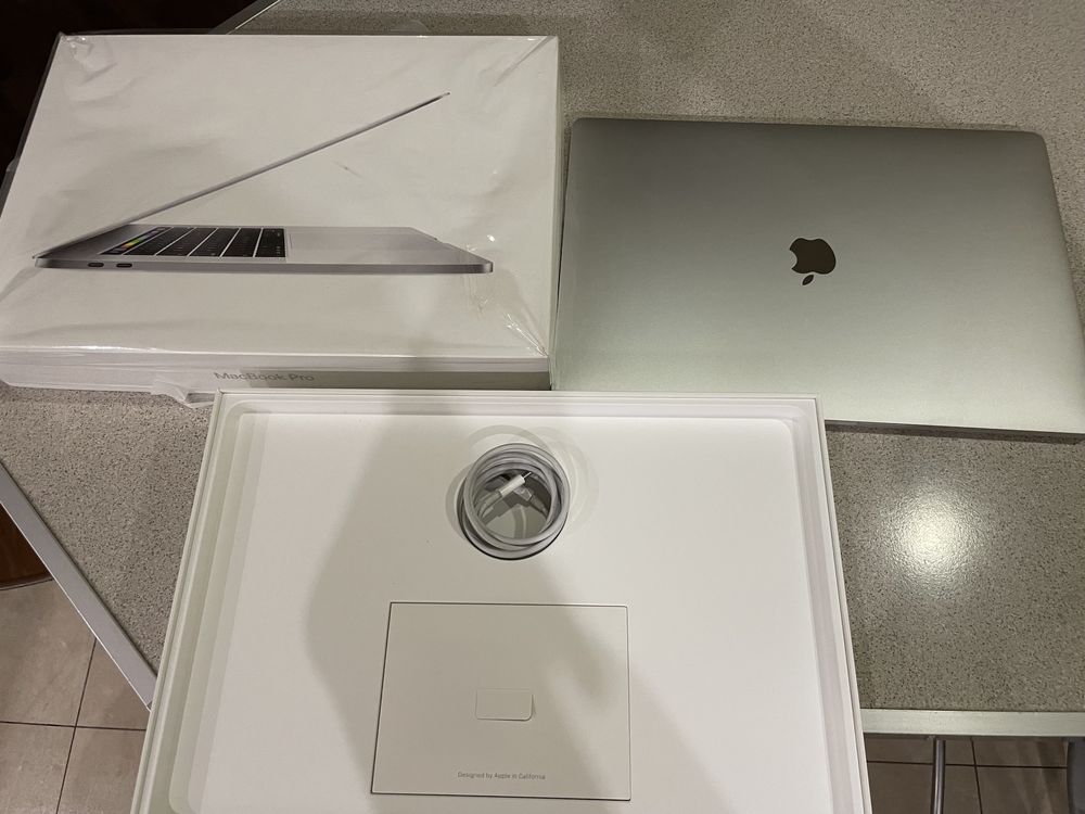 MacBook Pro 15.4 ІДЕАЛ! A1707 I7 2.8 256ssd 16ddr3 radeon Pro550 2gb