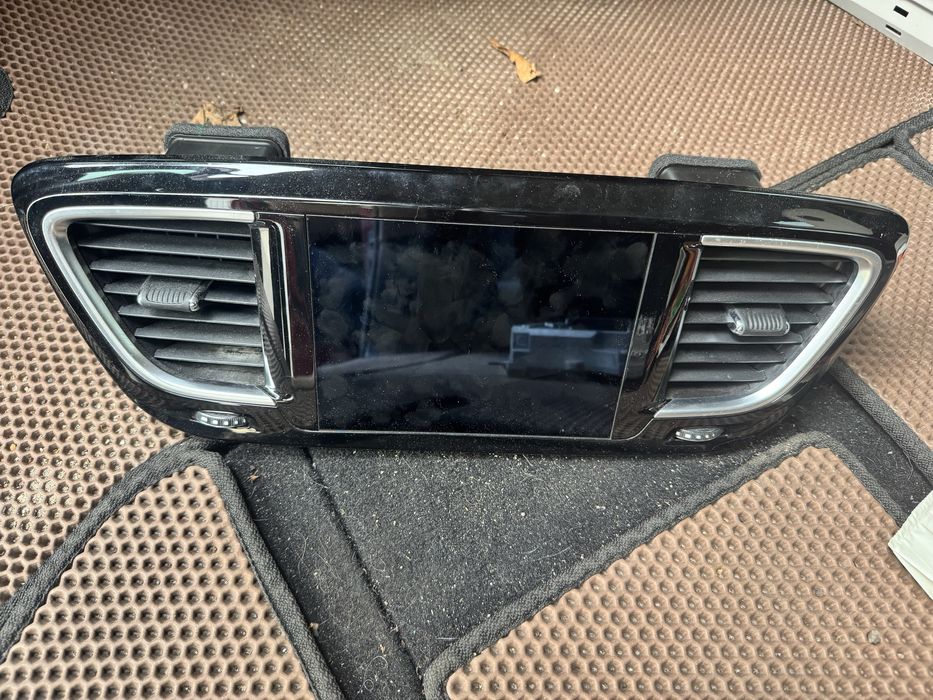 Radio Chrysler Pacifica Car play Android auto
