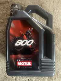 Sprzedam olej 2t motul 800