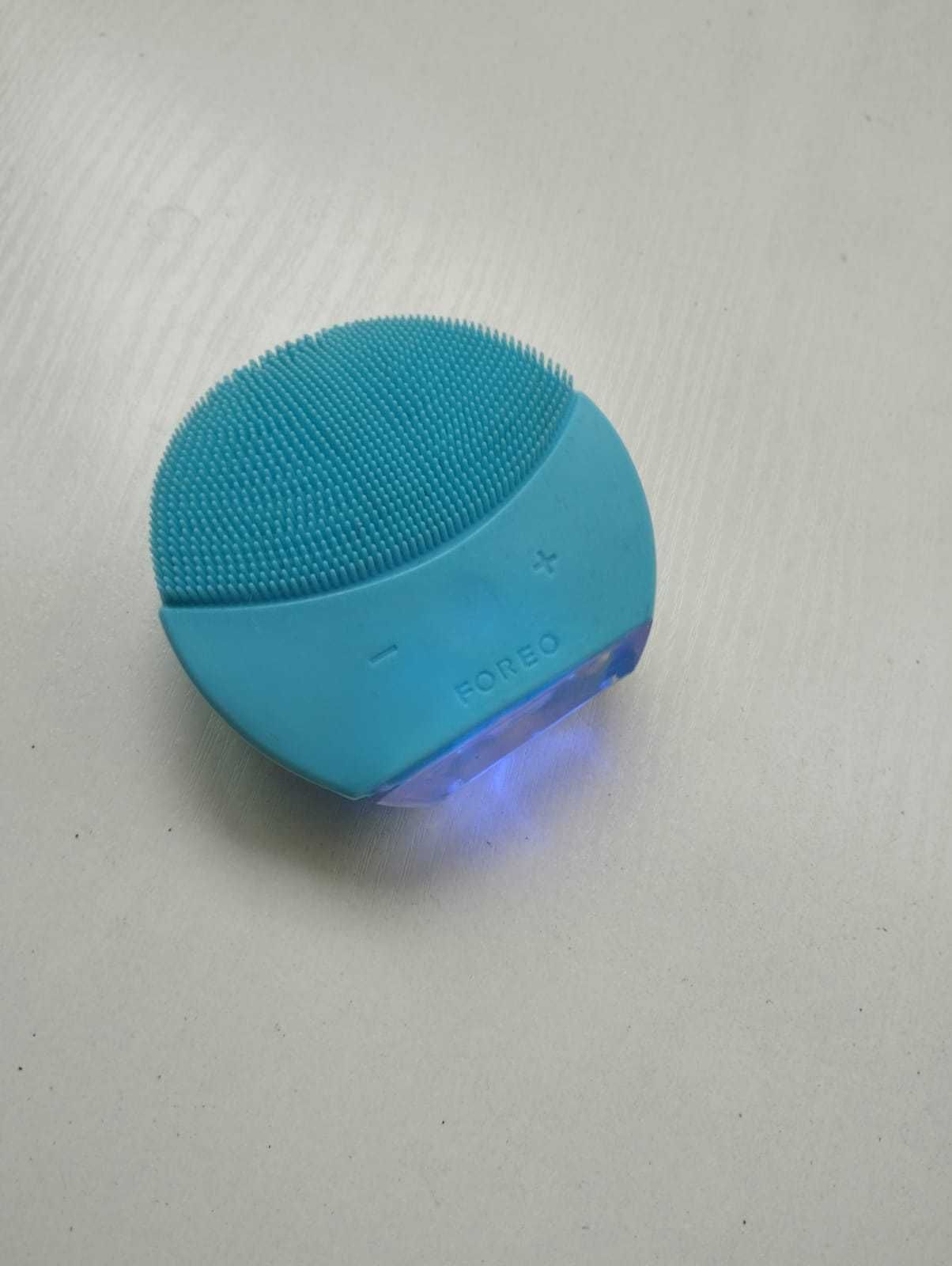 Электронная щетка для чистки лица Foreo Luna mini - массажёр Форео