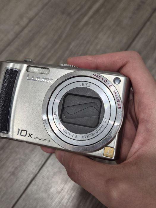 Panasonic Lumix DMC-TZ4 вінтажна мильниця.