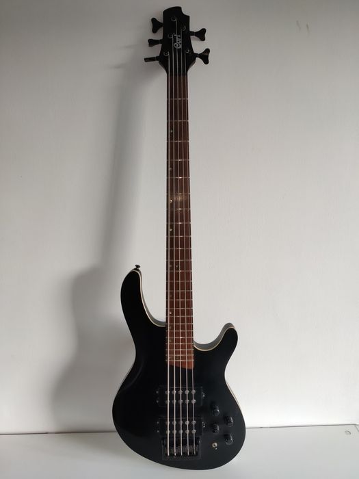 Gitara basowa CORT C5H. 5-strunowa