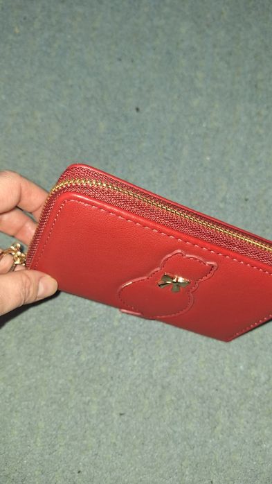 Portfel czerwony na zamek.