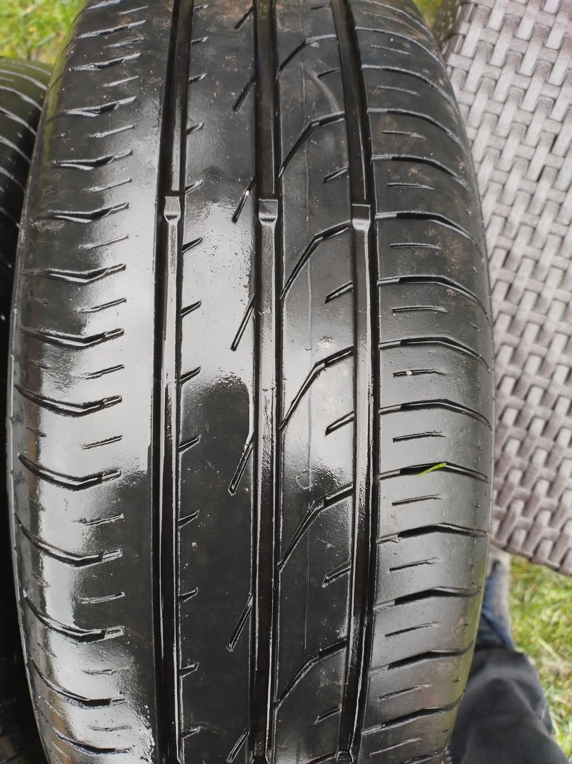 Sprzedam opony Continental  z felgami 195/65 r15