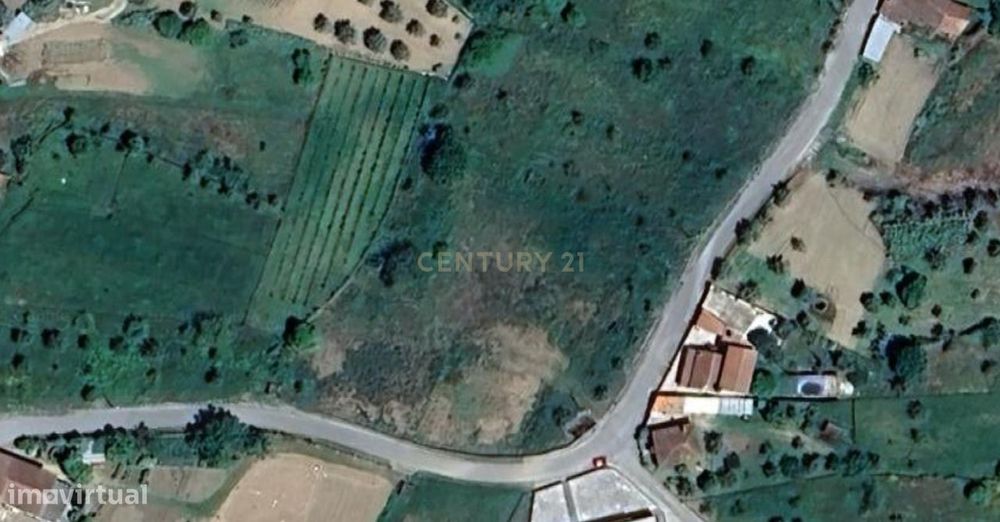 Terreno Com 3190 M2 (Tem Furo Próprio Com Muita Água)