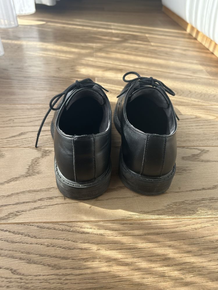Skórzane buty komunijne dla chłopca