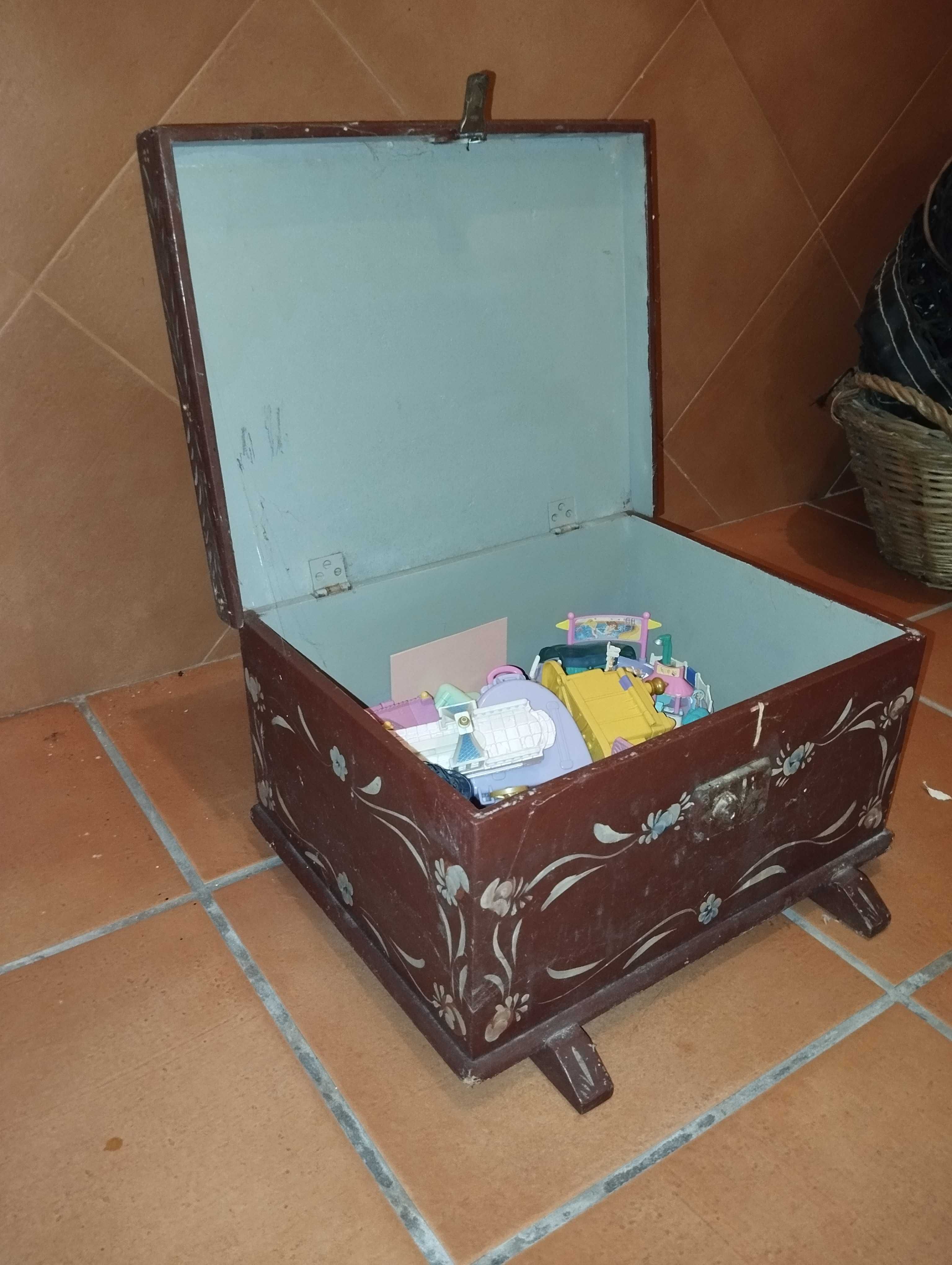 Cadeira e Bau - Mobilia Alentejana