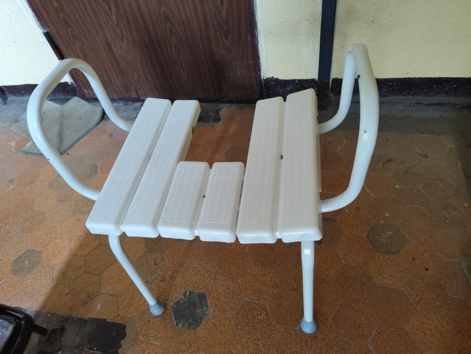 Стул спец. для душа и складные стулья