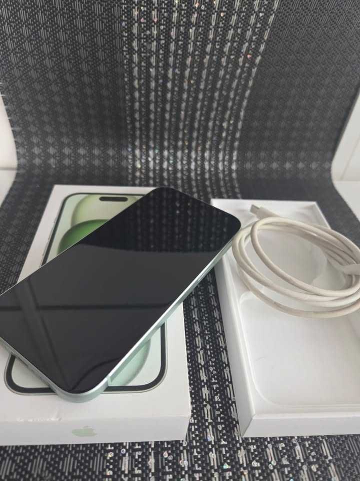 iPhone 15 - stan idealny - bateria 90%