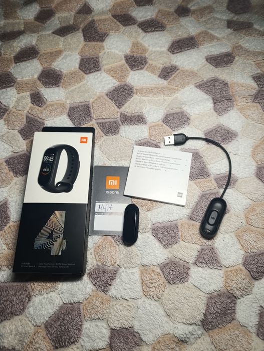 Продам Xiaomi Mi Band 4