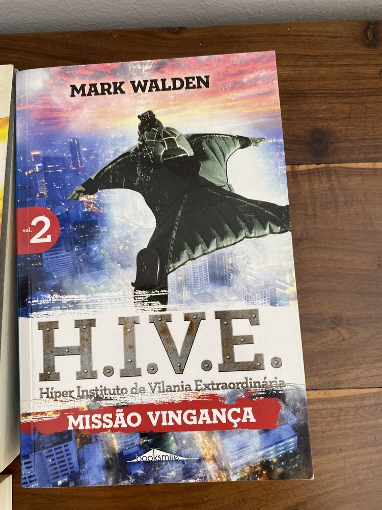 livro juvenil- “H.I.V.E” de Mark Walden