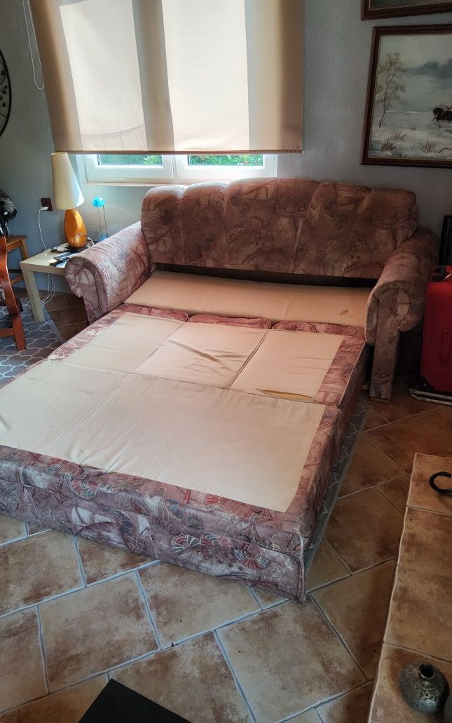 Sofa w dobrym stanie z funkcją spania i pojemikiem na pościel oddam za