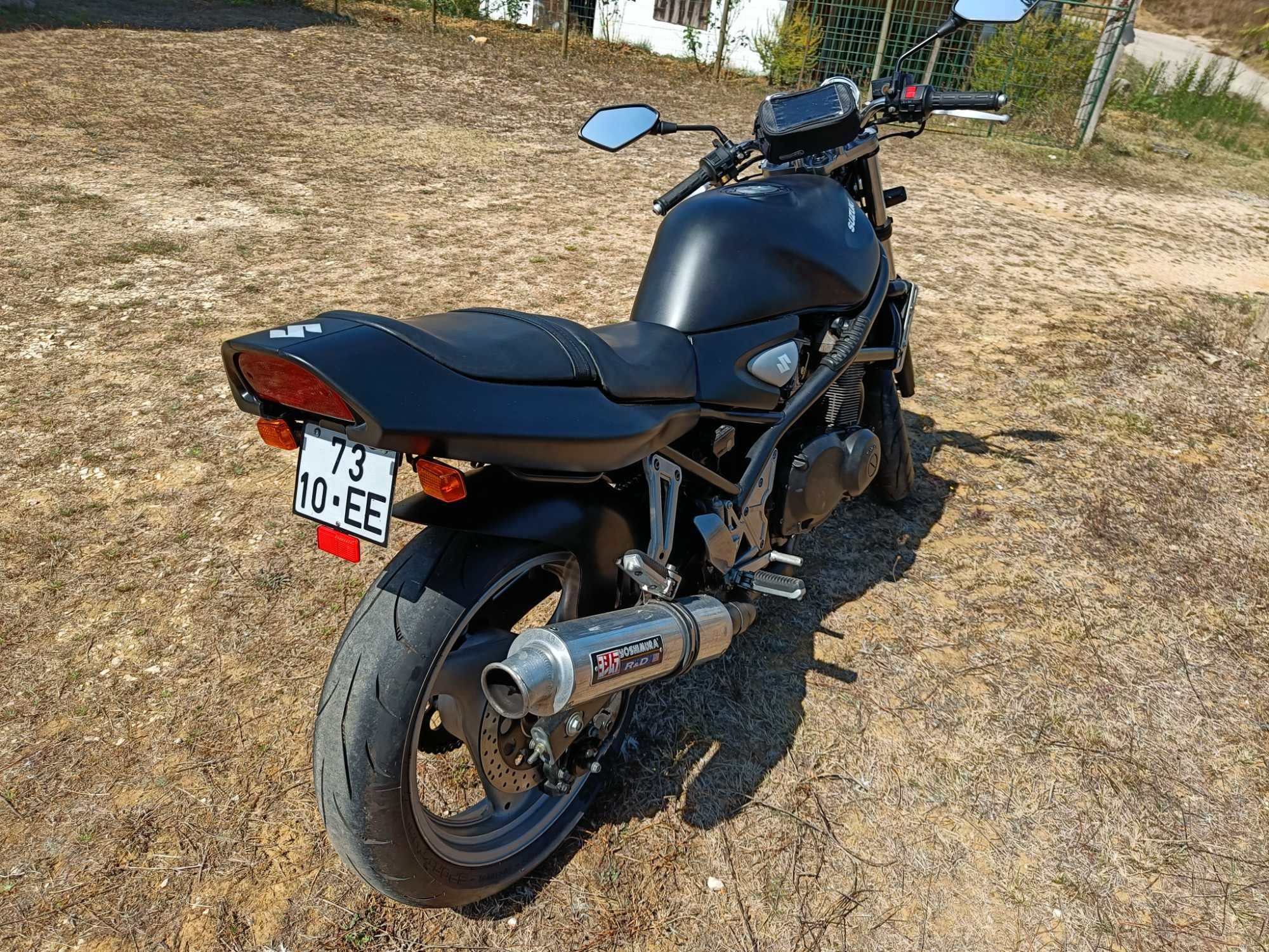 SUZUKI GSF 400 Reconstruida
