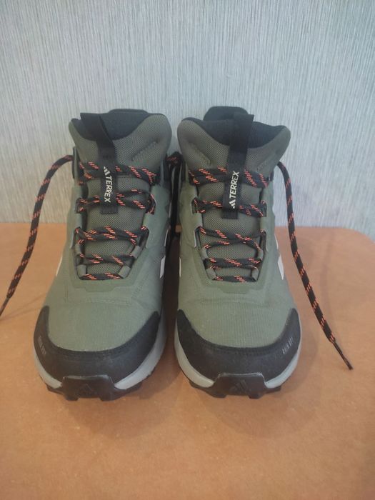 Продам ботинки Adidas 44р