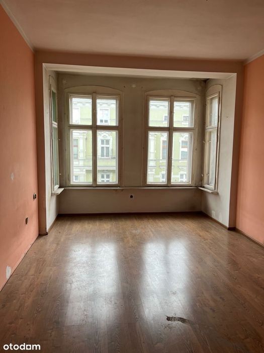 Sprzedam duże mieszkanie w kamienicy w  centrum z balkonem