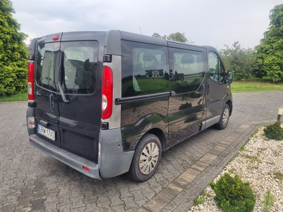 Renault Trafic 2.0 DCI  9 osobowy tył drzwi klimatyzacja