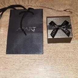 Apart-zestaw z cyrkonia.