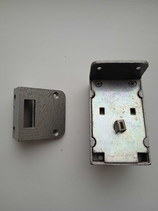 Замок ригельный.