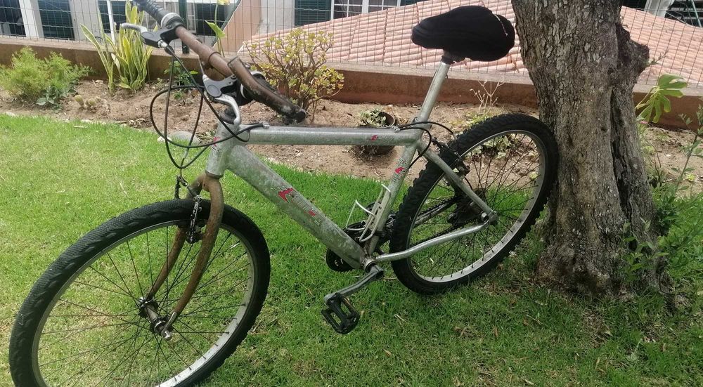 Bicicleta EMT by Esmaltina Roda 24 em Alumínio c/ 21v Shimano + Extras
