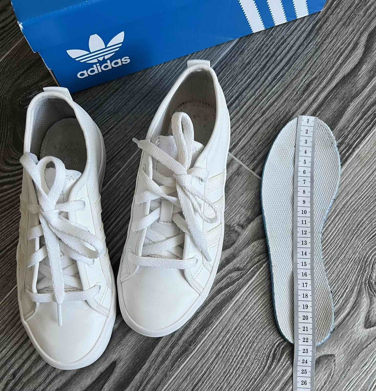 Кроссовки Adidas (оригинал). Размер 34.