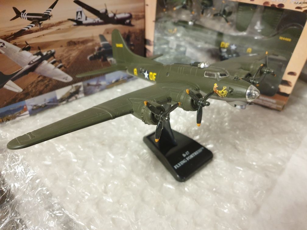 1/100 Classic planes 20105  Boeing B-17 Летающая крепость