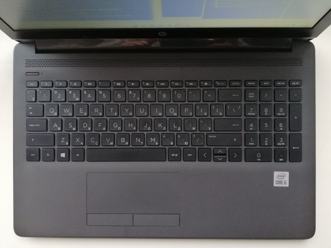 Ноутбук HP 250 G7 i5-1035G1 8Gb 256 Gb