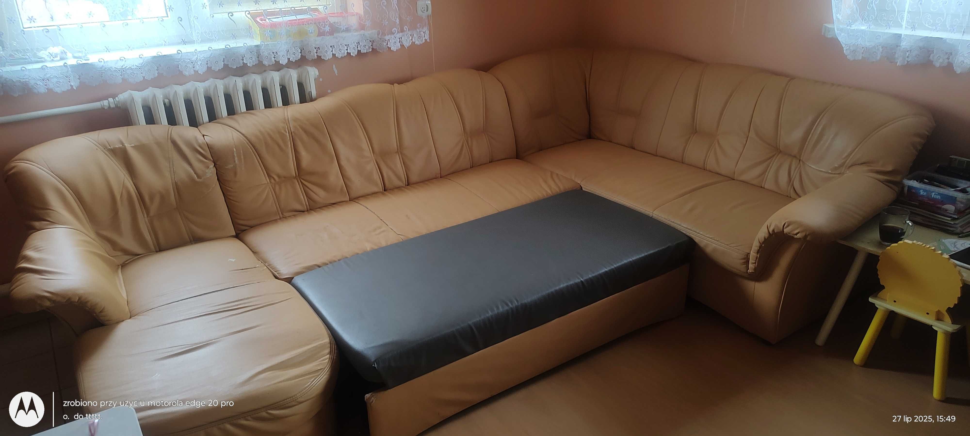 Narożnik z eko skóry z funkcja spania