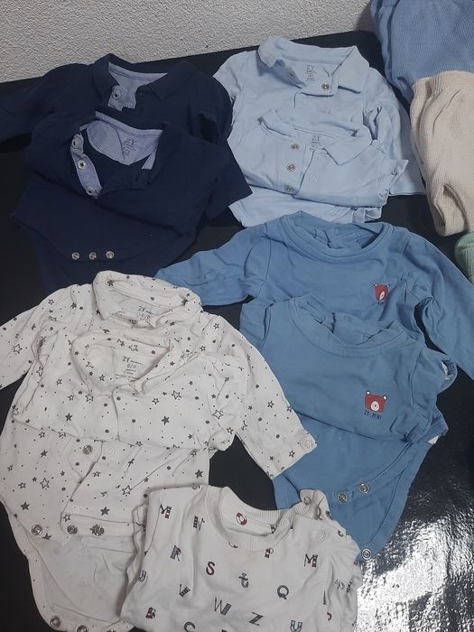 Camisas bebé (gémeos) praticamente novas dos 0 aos 12- meses