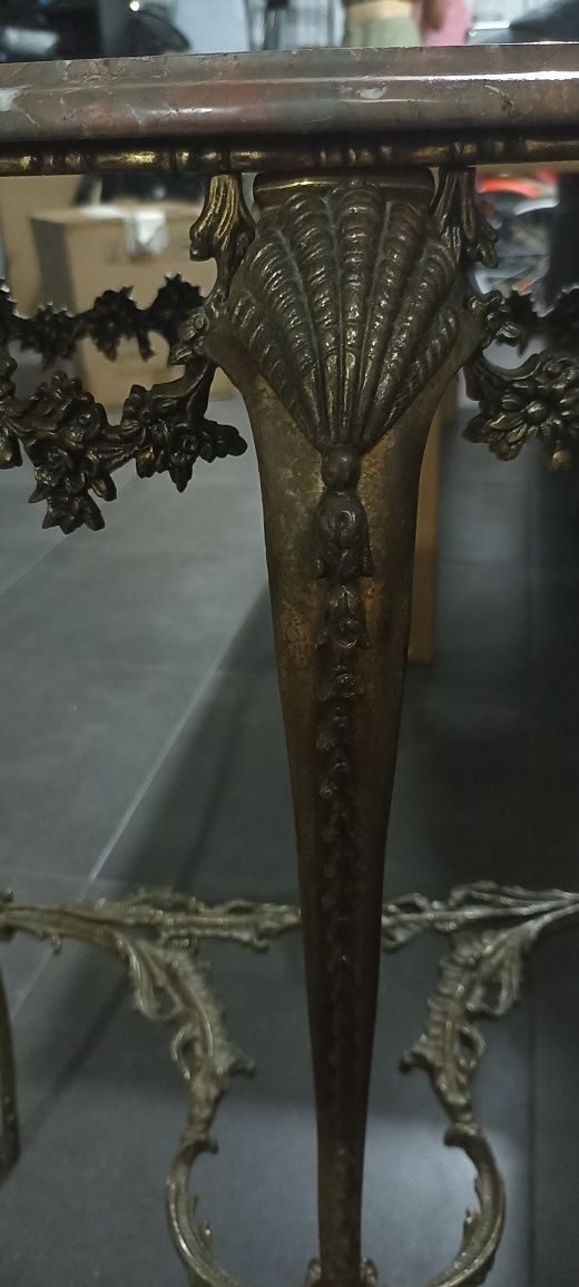 Mesa antiga, ferro e mármore