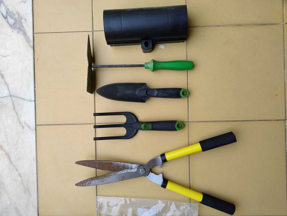 Kit Jardinagem (Cortador de relva, Roçadora, ancinho, e mais!)