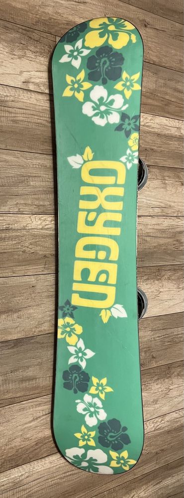 Snowboard 144cm z wiązaniami